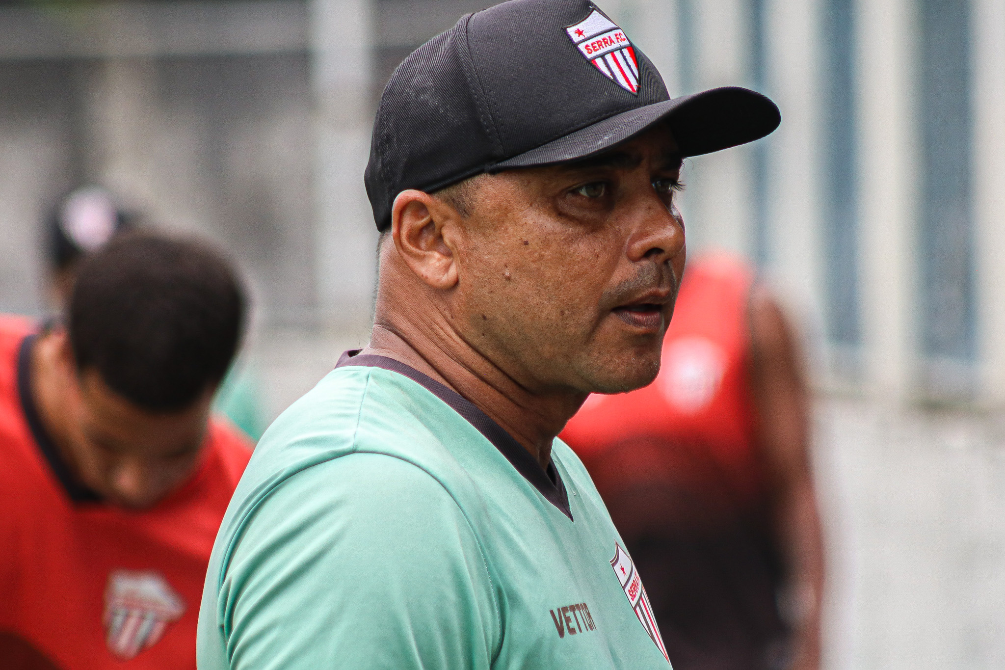 Goleiro Robert e treinador Erich Bomfim analisam a pré-temporada do Serra