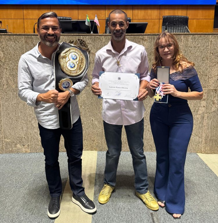 Laécio Nunes é homenageado na ALES e recebe a Comenda José de Anchieta Fontana