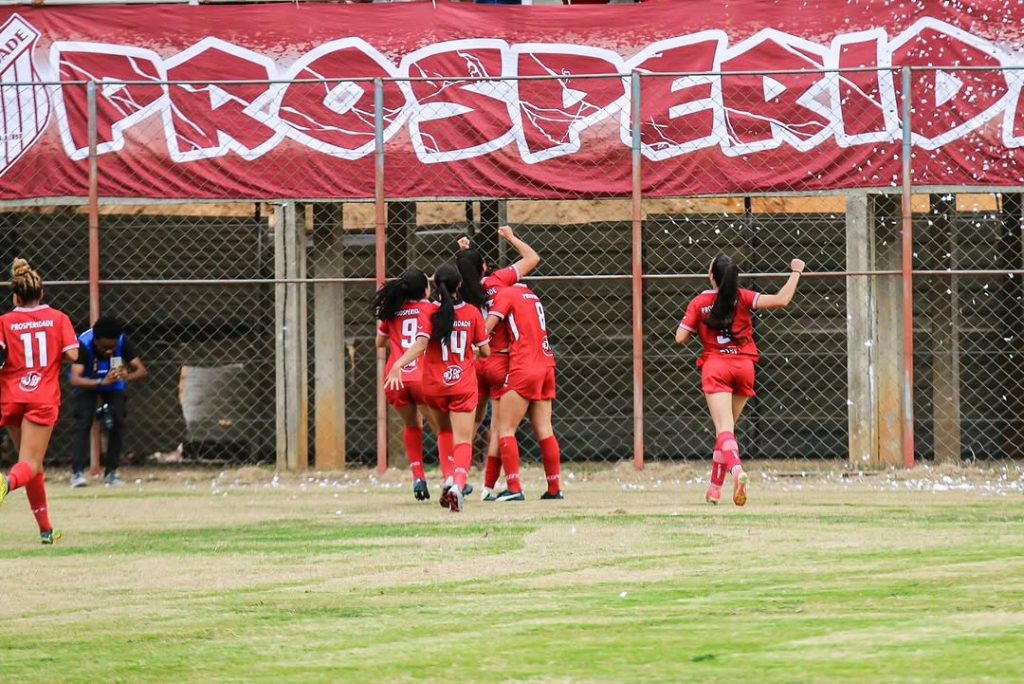 Prosperidade levantou a taça do Capixabão feminino em 2024