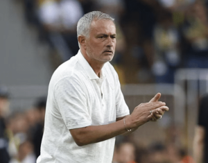 Mourinho aceita desafio e retorna ao Real Madrid após 13 anos