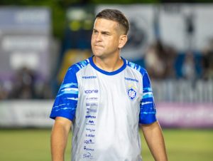 Patrick brilha com dois gols e Vitória assume liderança do Grupo A12