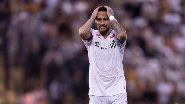 Santos nega omissão sobre lesão de Neymar em nota oficial