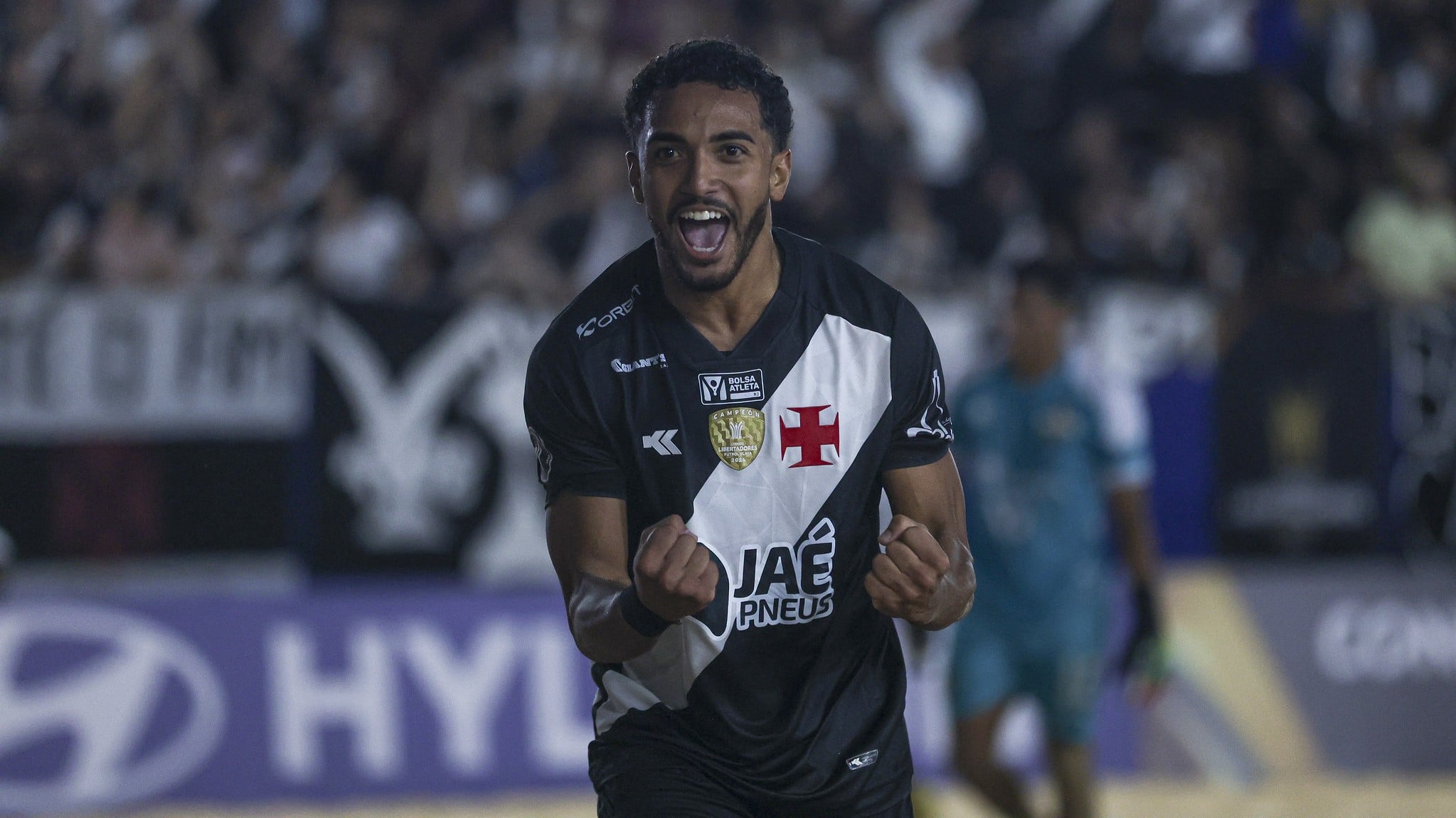 Vasco busca tetra na areia contra peruanos em Vila Velha