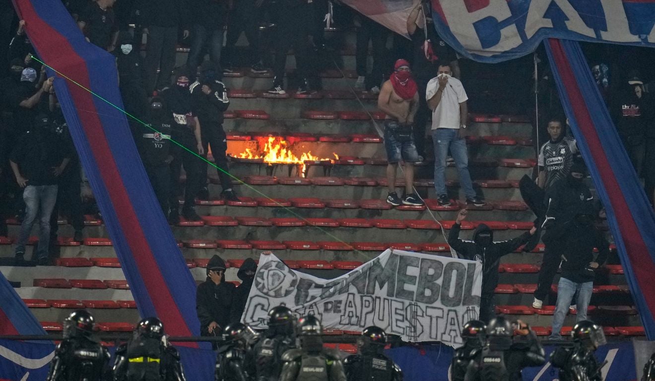 Confusão na Colômbia: torcida do Medellín para jogo contra Flamengo na Libertadores