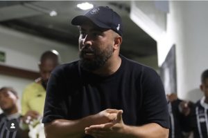 Rio Branco anuncia fim de ciclo de Guilherme Lobo na direção