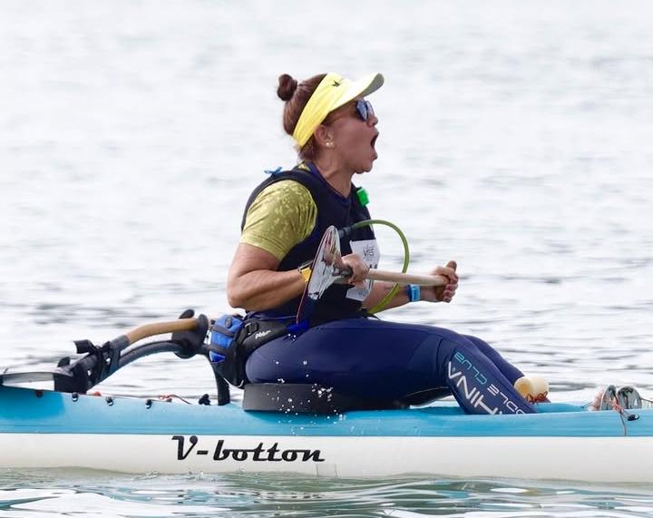 Professora capixaba vai disputar Mundial de canoa havaiana em Singapura