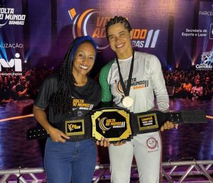 Capixaba Janaely Gata mantém cinturão no maior torneio de capoeira do mundo