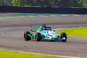 Capixaba Henrique Krüger mira pódio em Interlagos neste domingo