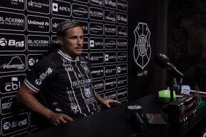 Rio Branco rescinde com atacante Edu após 13 jogos e um gol