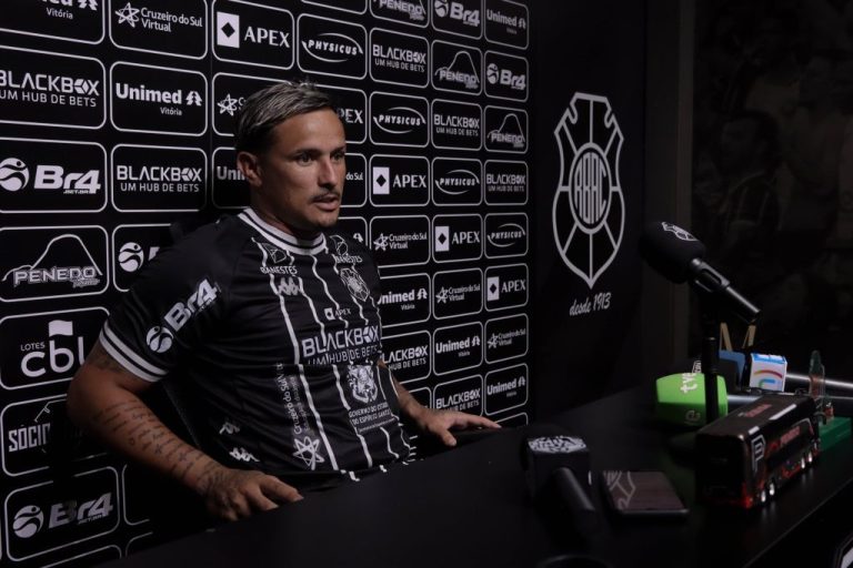 Rio Branco rescinde com atacante Edu após 13 jogos e um gol