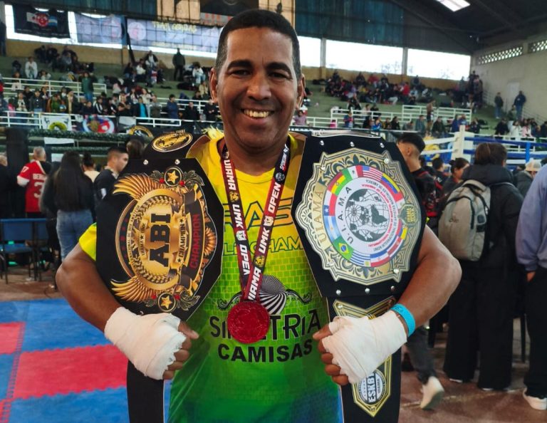 Capixaba Demer Leite Matias conquista ouro mundial de kickboxing na Argentina