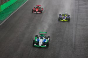Capixaba Henrique Krüger sobe ao pódio novamente na Fórmula Delta em Interlagos