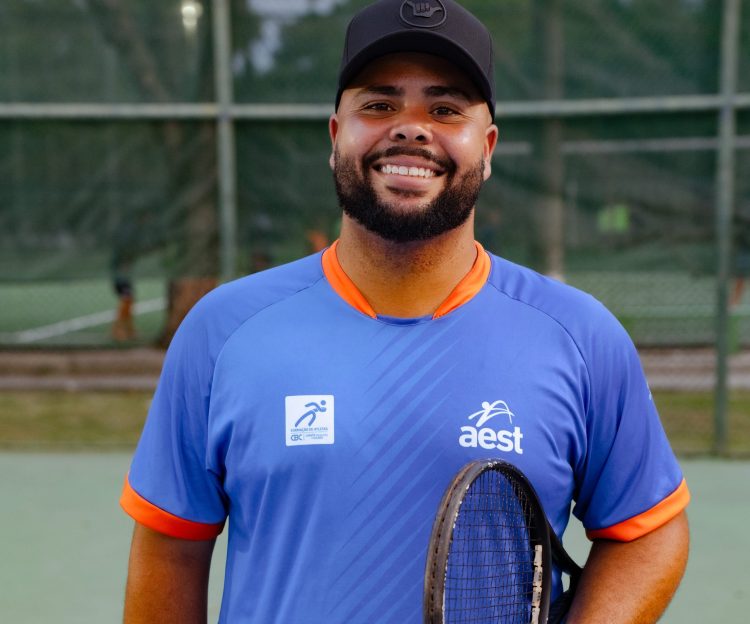 Torneio nacional de tênis de base agita o Clube AEST até domingo (28)