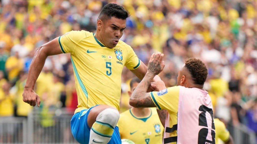 De virada e no sufoco: Brasil carimba vaga nas oitavas da Copa