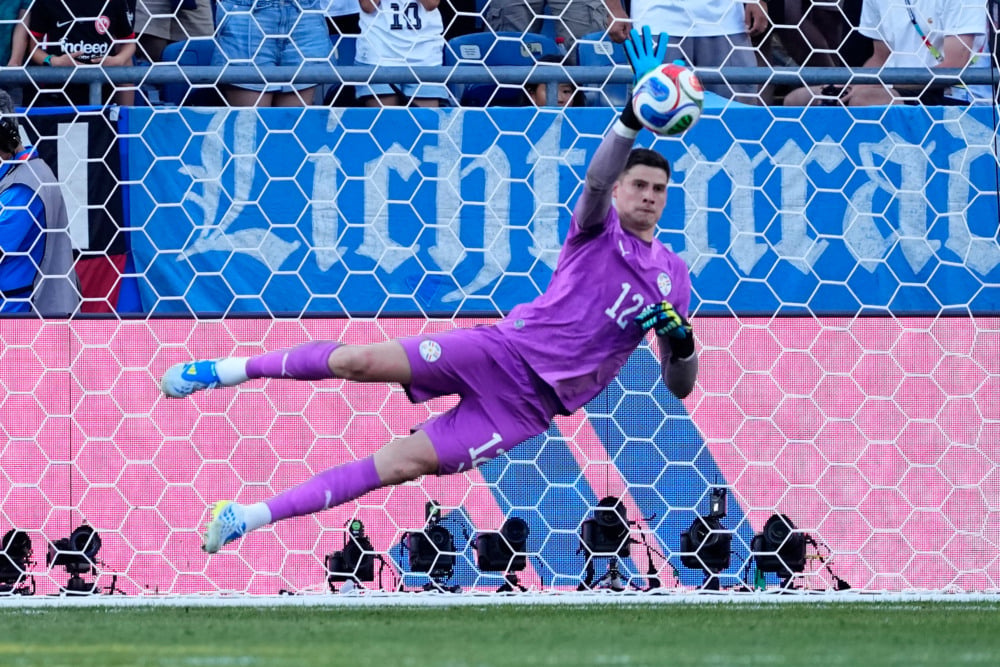 Goleiro herói: Paraguai despacha Alemanha nos pênaltis e vai às oitavas