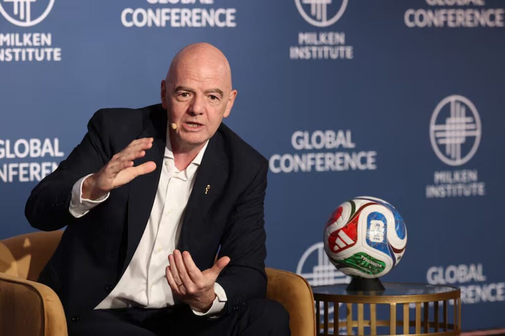 Com lucro da Copa, FIFA vai erguer mil minicampos pelo mundo