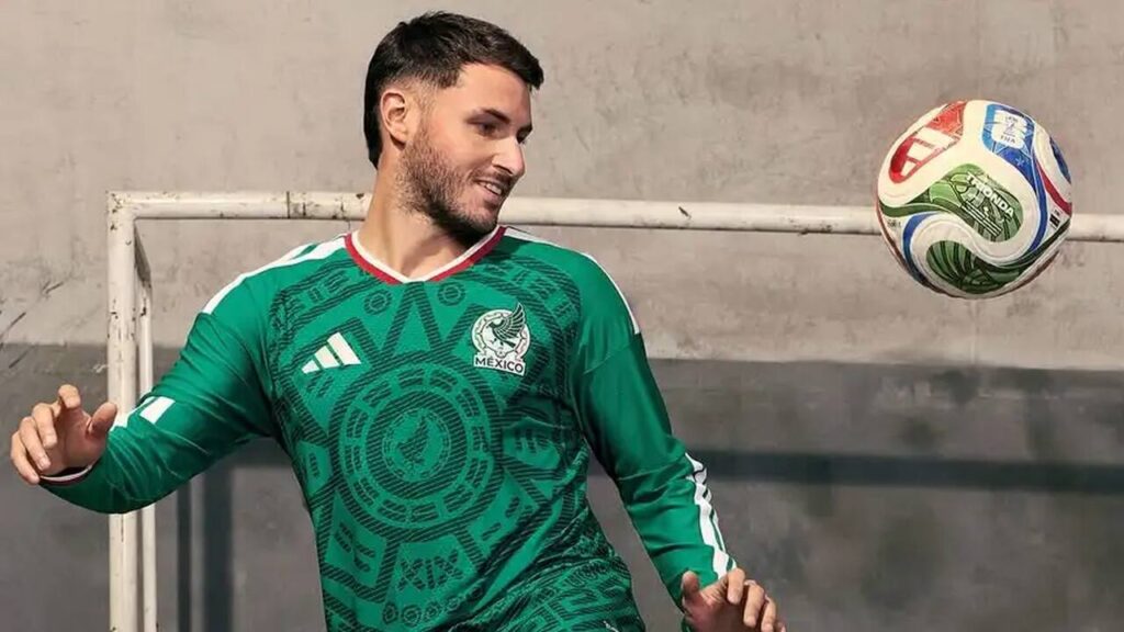 México destrona gigantes e lidera vendas de camisas da Copa