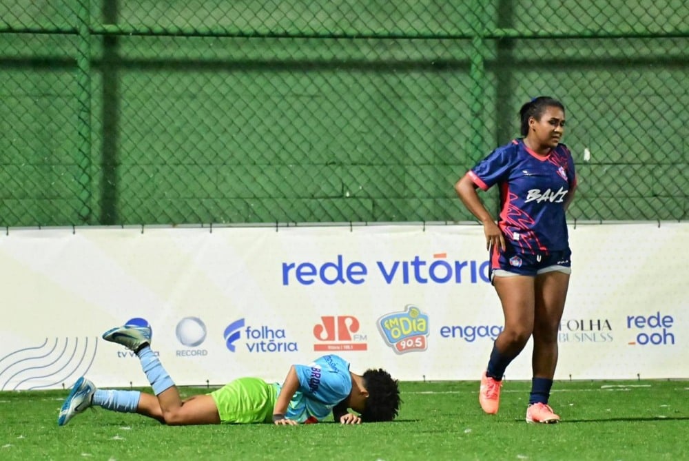 Luso Serrano atropela Fenix e dispara na liderança do Grupo B