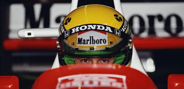 Capacete de Senna dá show em leilão e ultrapassa R$ 3,4 milhões