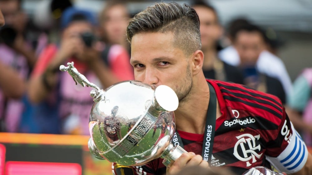 Diego Ribas troca a bola pelos 21 km da Maratona de Vitória