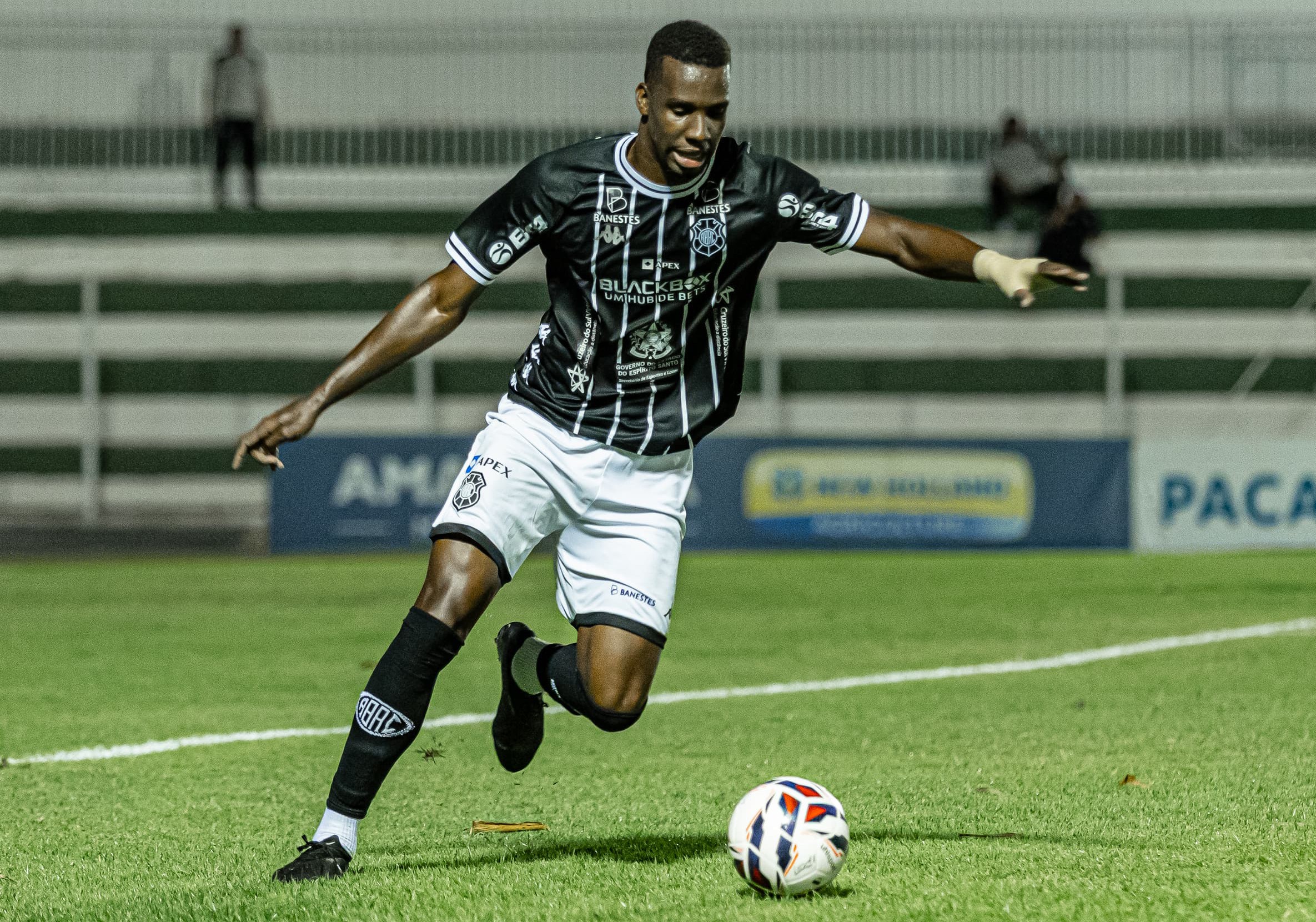 Rio Branco-ES blinda a zaga e renova com Matheus Castelo até 2027
